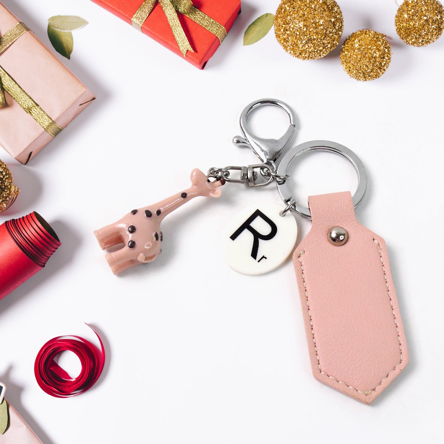 Charming Giraffe Keychain – A Touch of Whimsy for Your Everyday Essentials (1 Pc) Charming Giraffe Keychain – A Touch of Whimsy for Your Everyday Essentials (1 Pc)